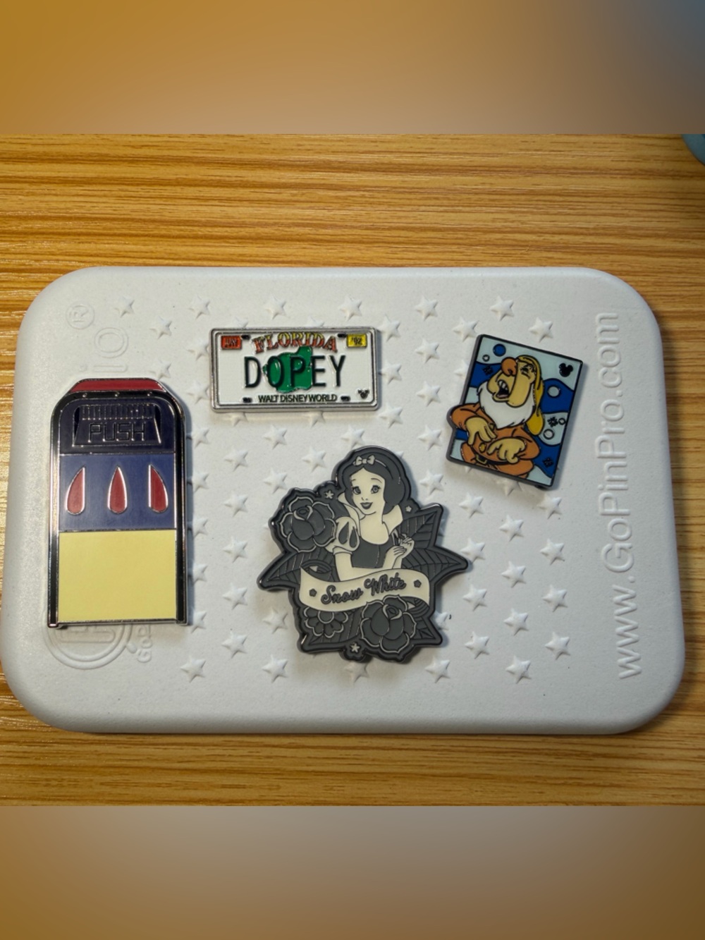 Snow White Pin Bundle+ Pin Folio